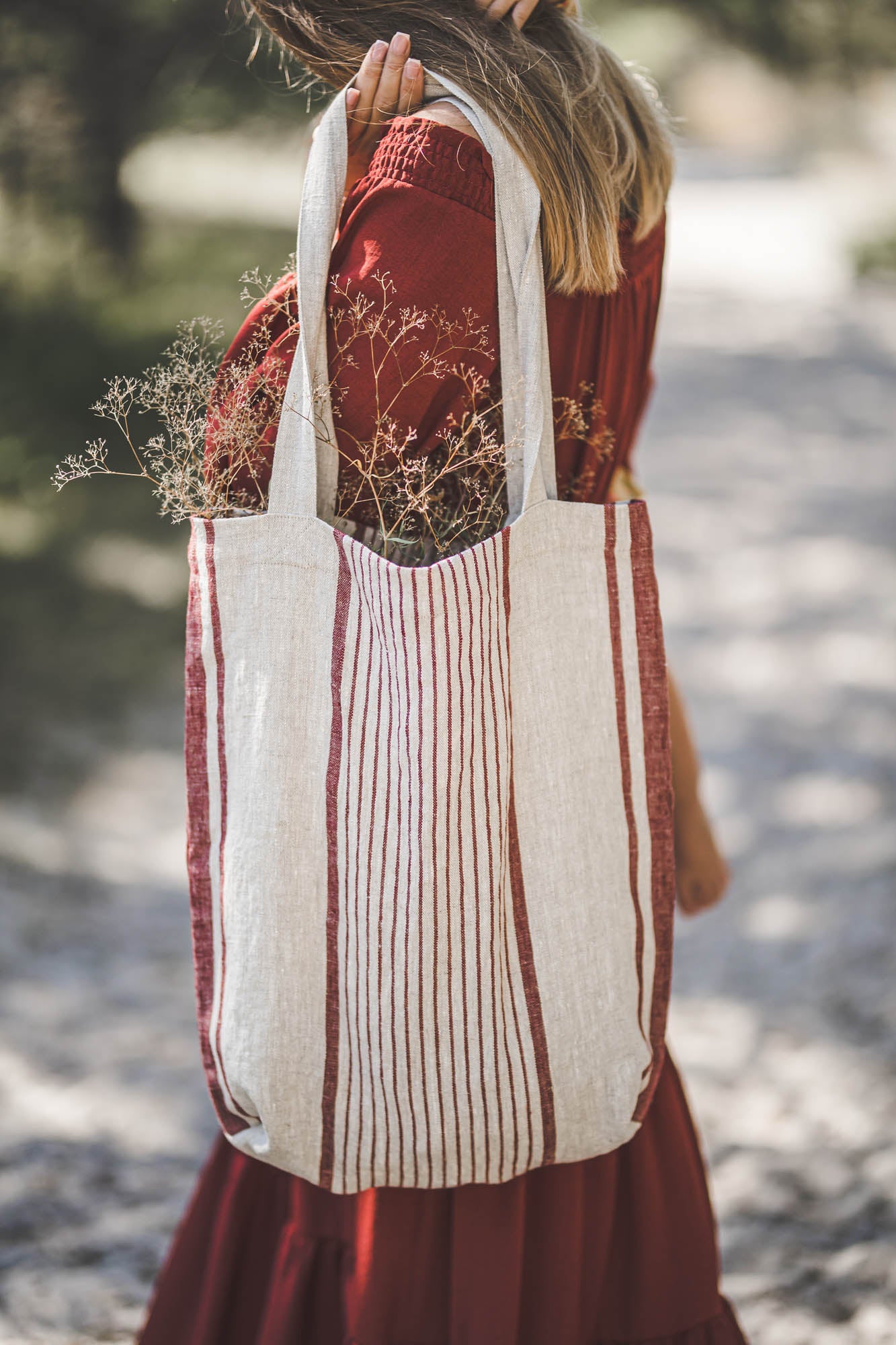 Linen tote bag with cherry red stripes