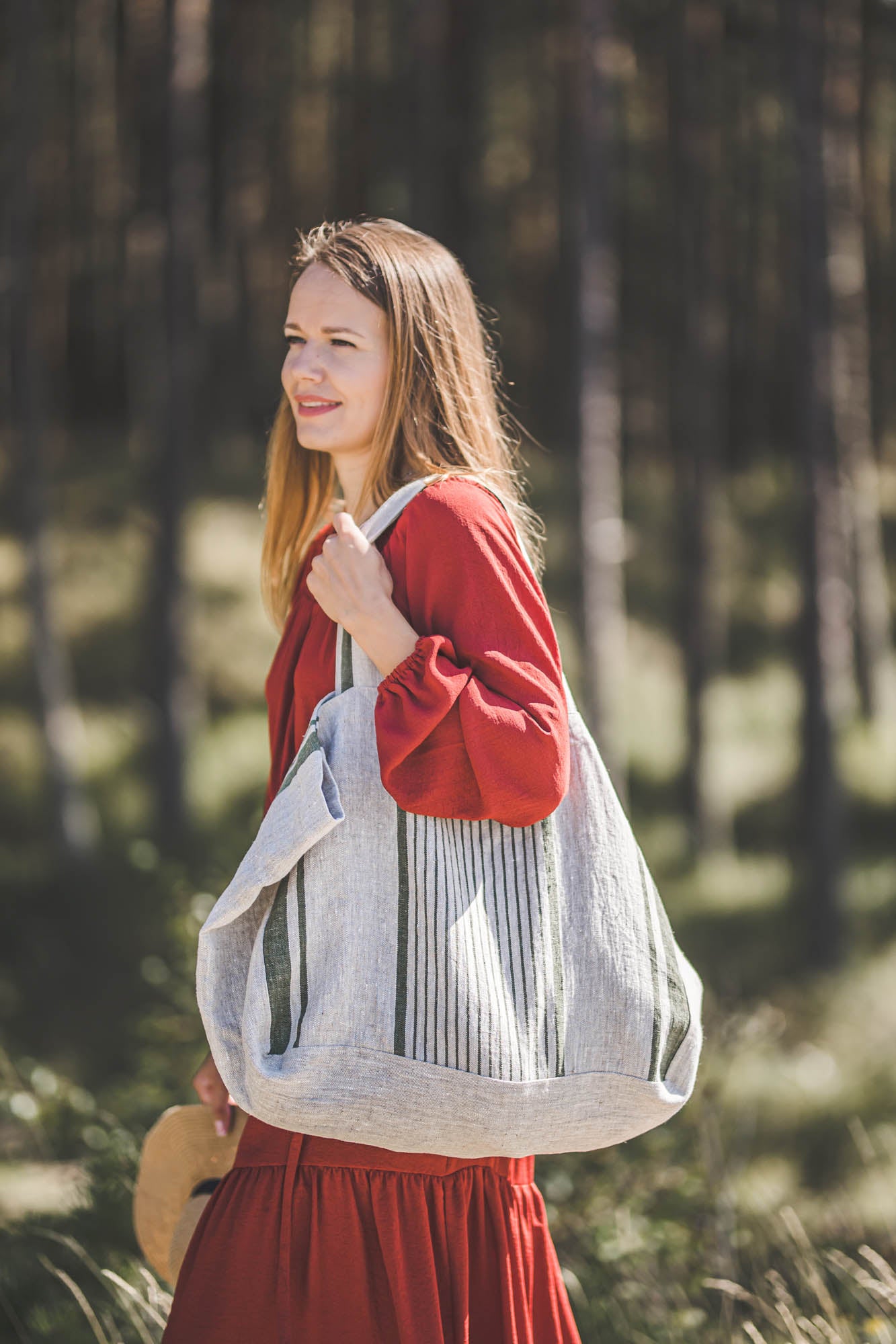 Linen beach bag with green stripes