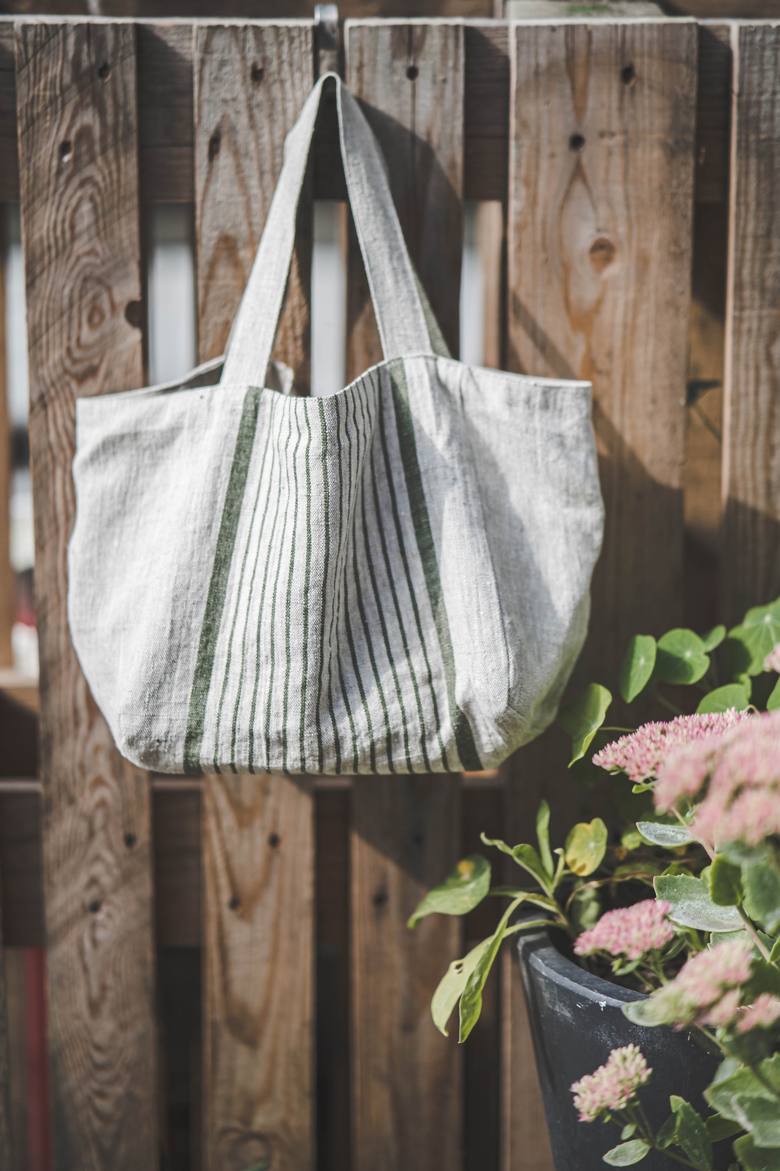 Linen handbag with green stripes