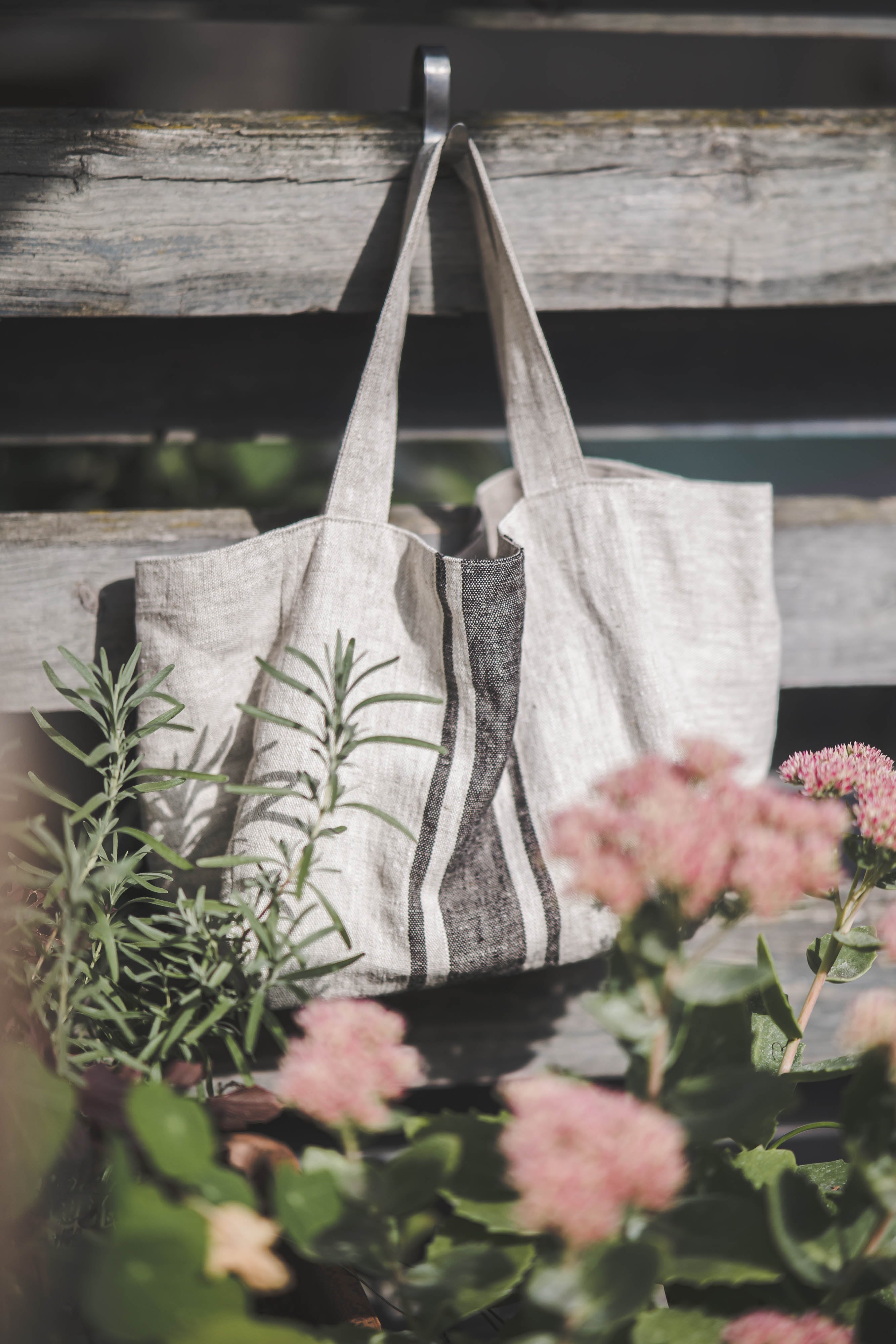 Linen handbag with black stripes