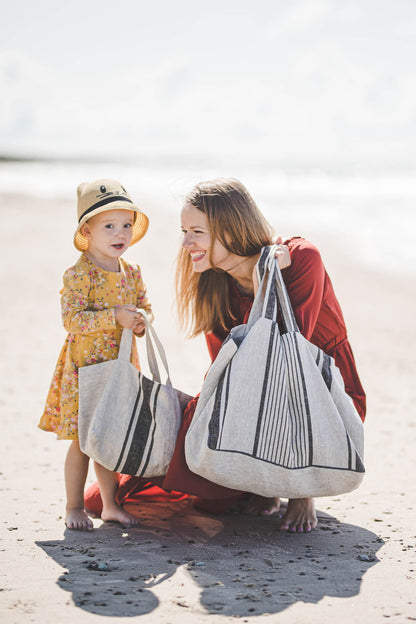 Linen beach bag with black stripes