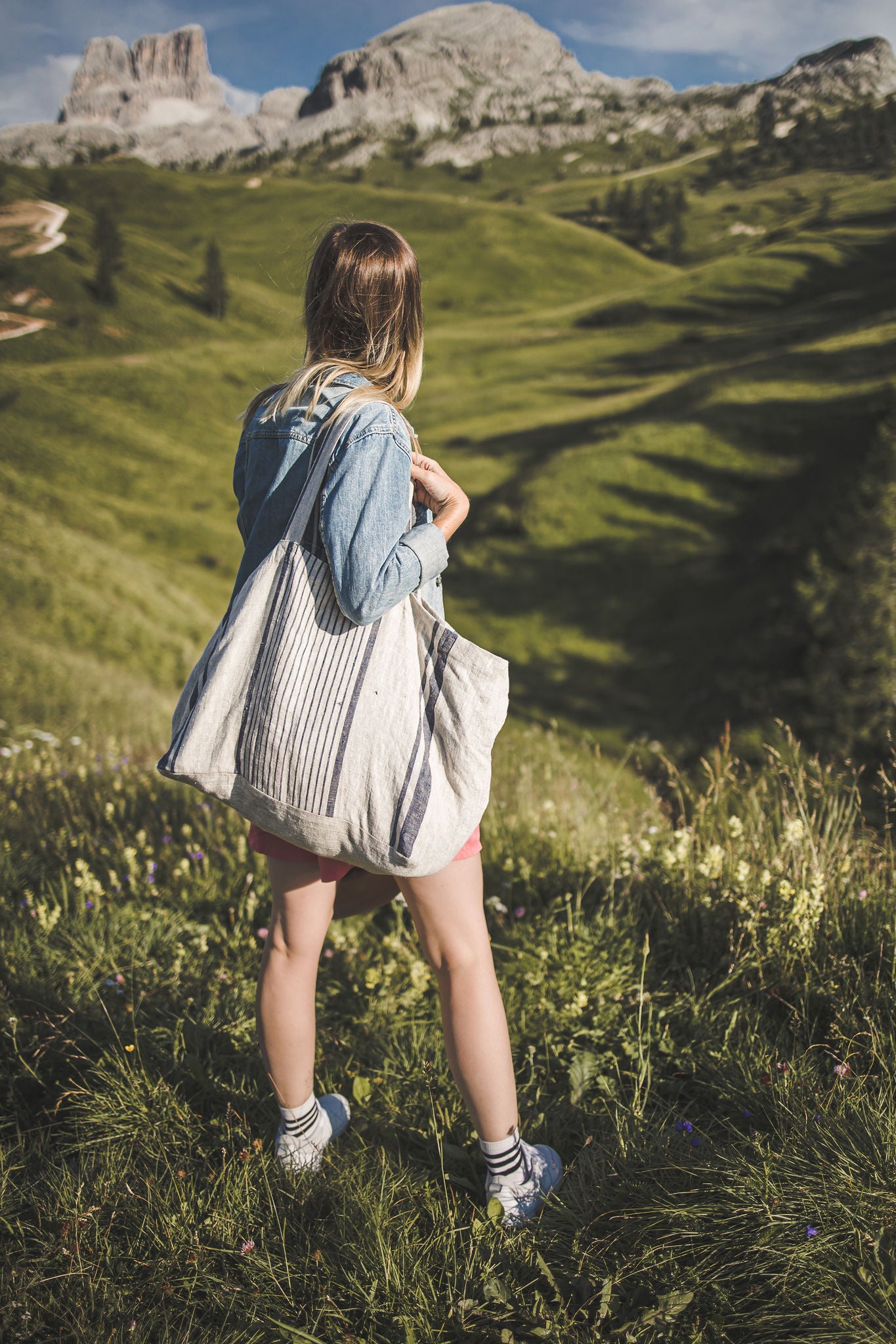 Linen beach bag with blue stripes