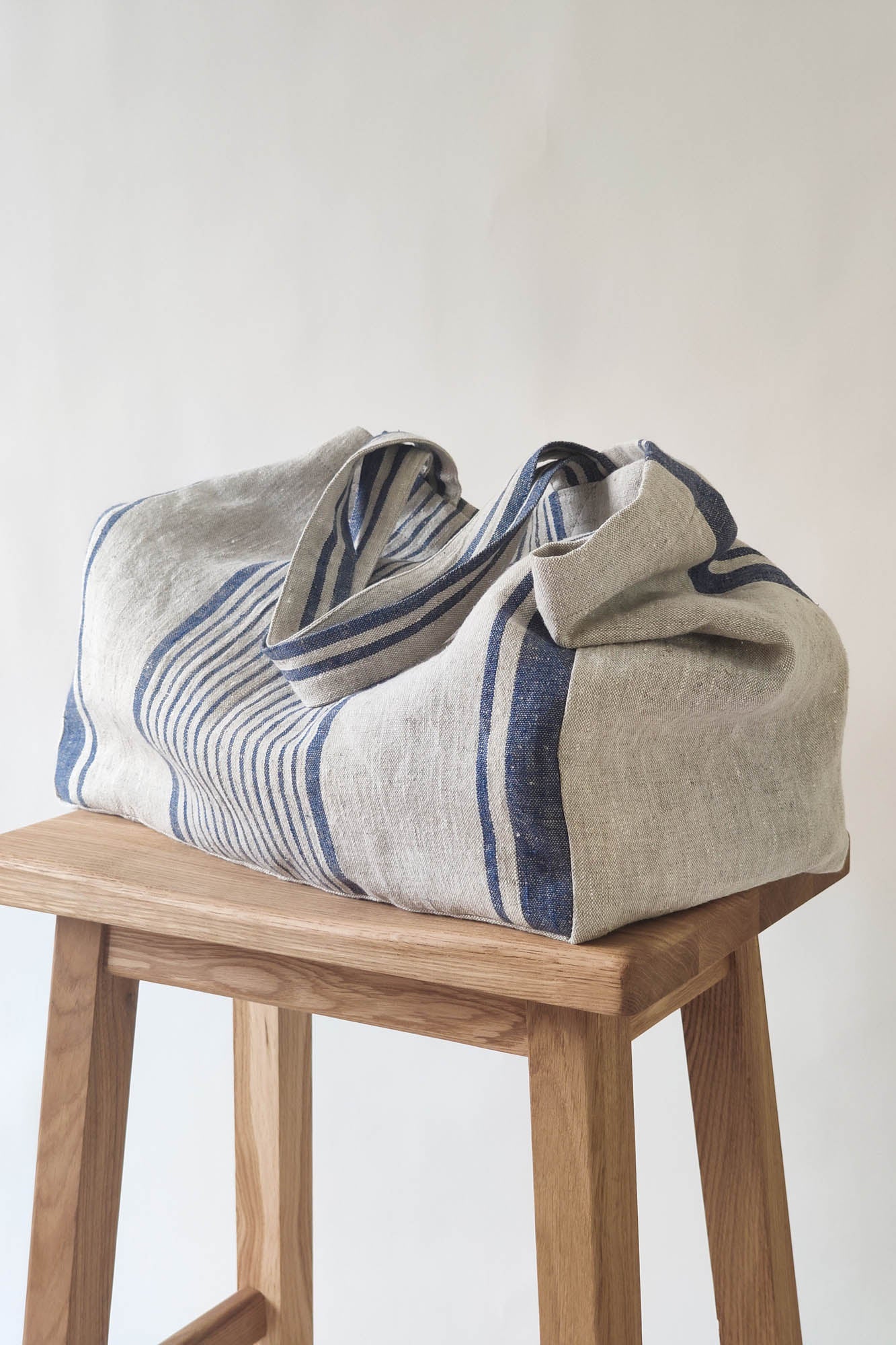 Linen beach bag with blue stripes