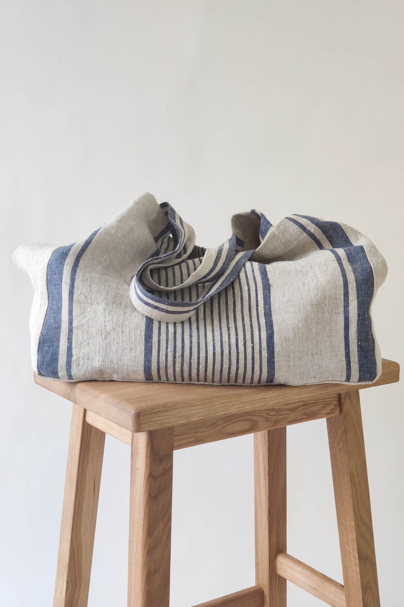 Linen beach bag with blue stripes