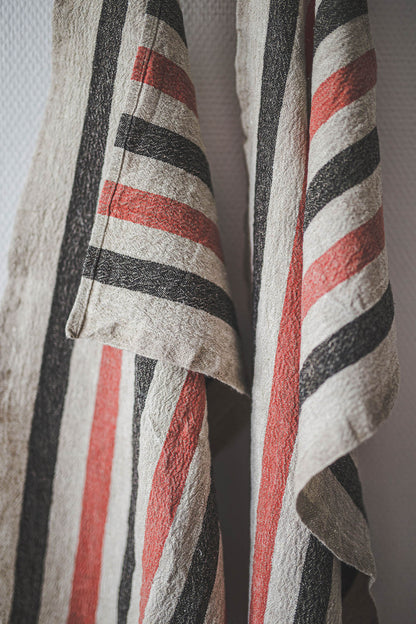 Thick linen towels with black/red stripes - set of 2