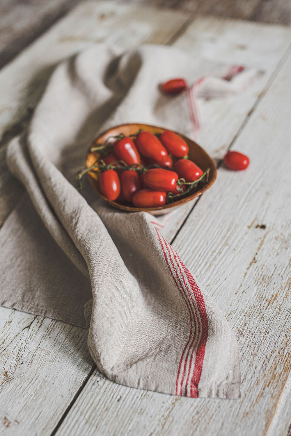 Natural linen tea towels with red stripes - set of 2